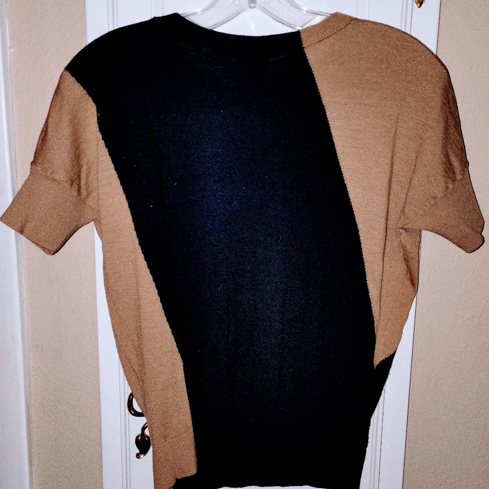 Women's Ann Taylor Black And Tan XS Shirt. Very Nice Condition. - Picture 4 of 6